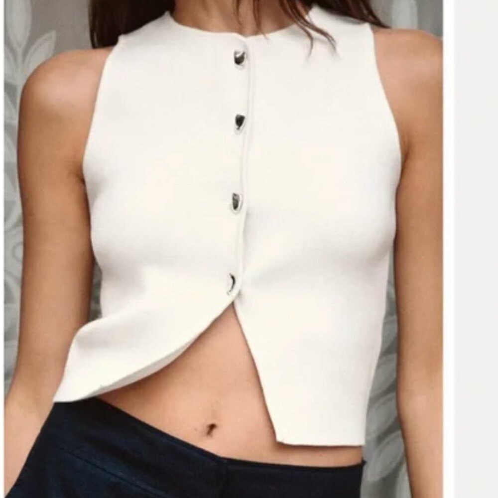 NWT. Zara White Plain Knit Buttoned Sleeveless Vest Top. Size M pre-loved
